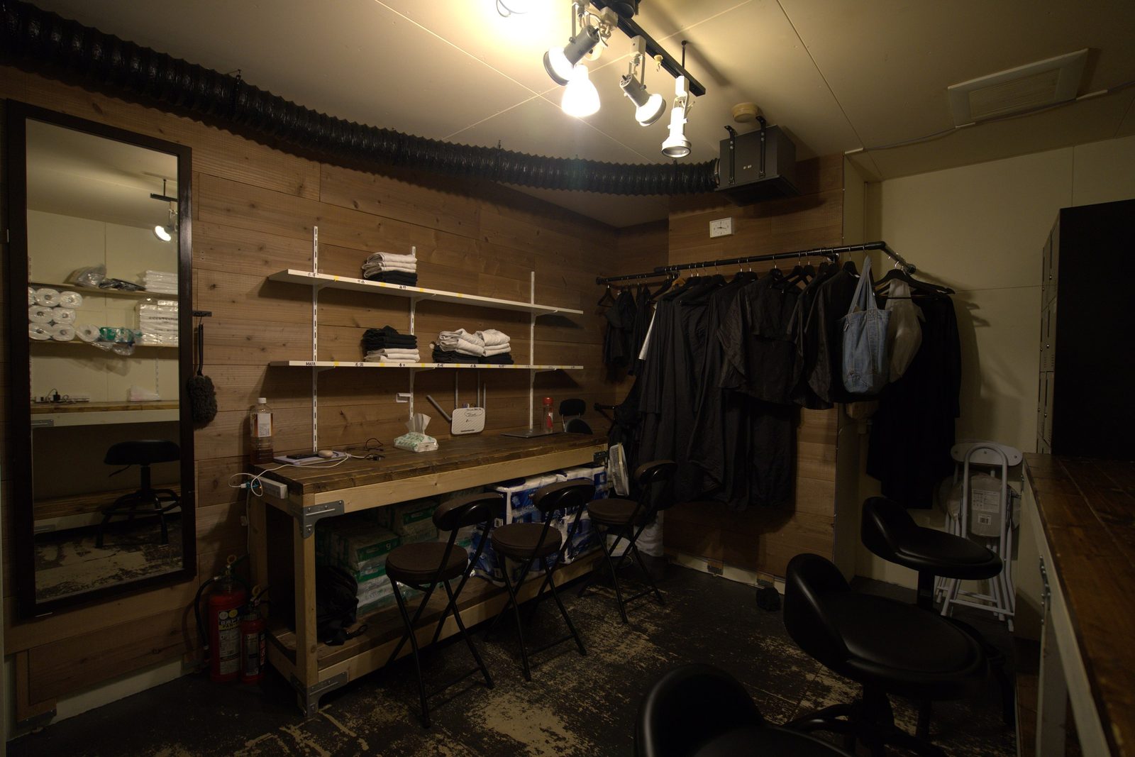 行徳店のバックルーム